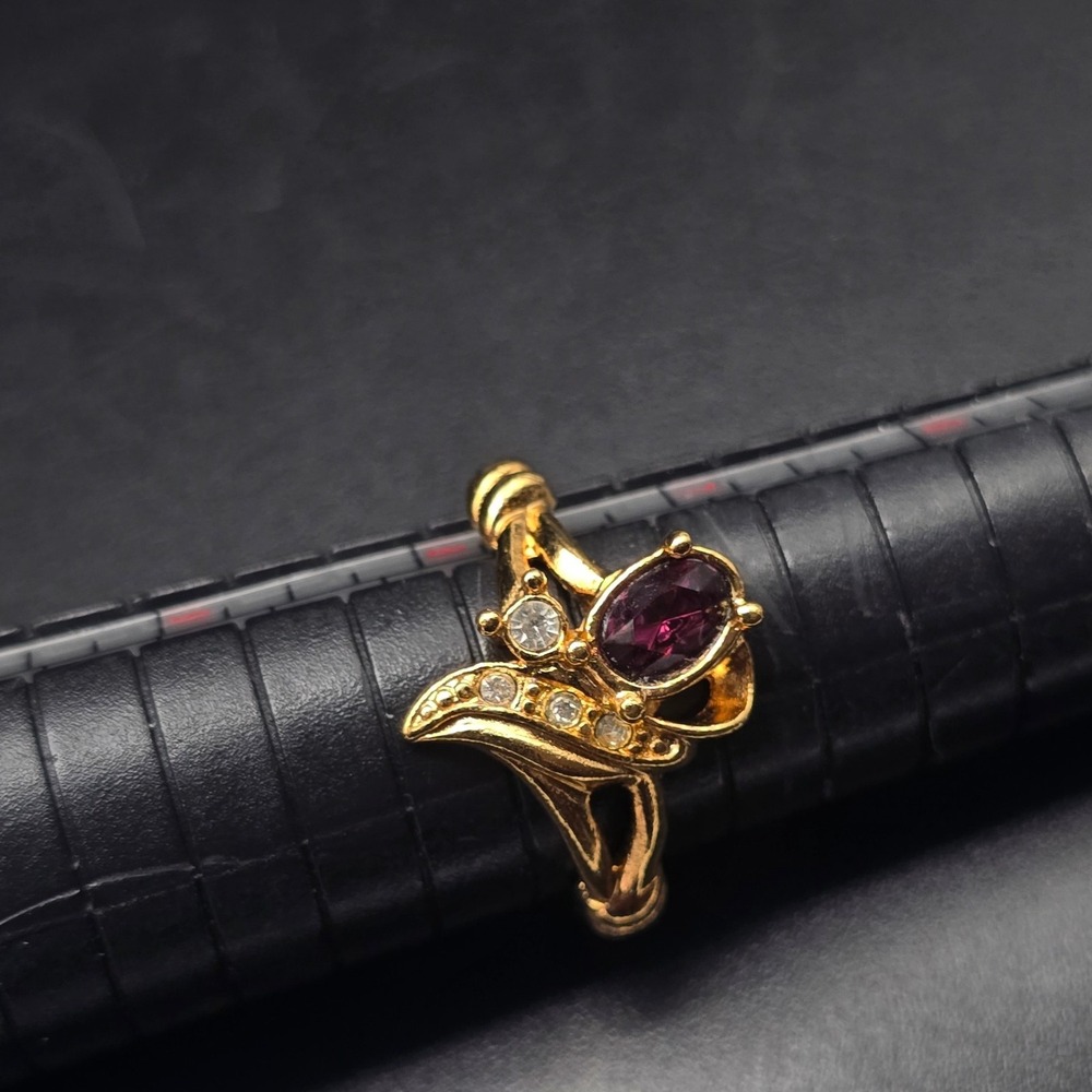 Avon Faux Amethyst Ring Size 7.5 Gold Tone Vintage Jewelry - Picture 6 of 8